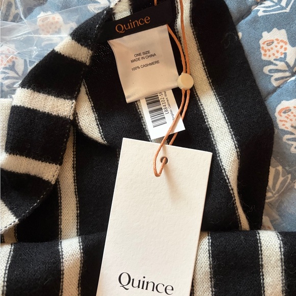 🖤🤍 NWT Quince Mongolian Cashmere Wrap – Black/Ivory Stripe - Picture 6 of 6